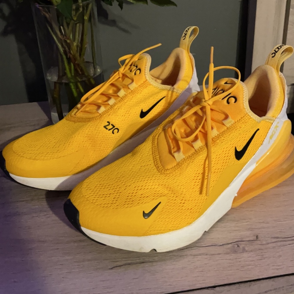 Nike 270 Tennis Shoes